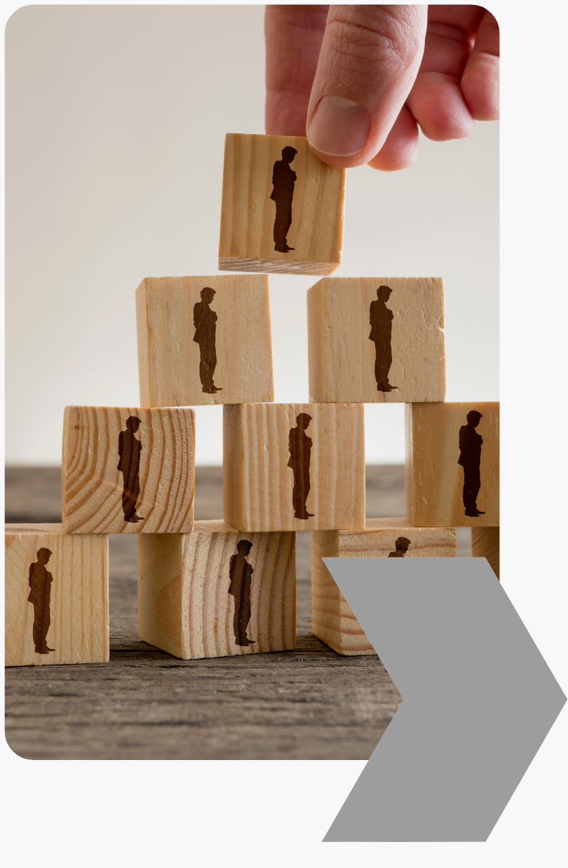 Cuidamos de toda a jornada dos seus colaboradores com precisão e segurança jurídica, garantindo que sua empresa esteja sempre em dia com o eSocial e as normas trabalhistas.